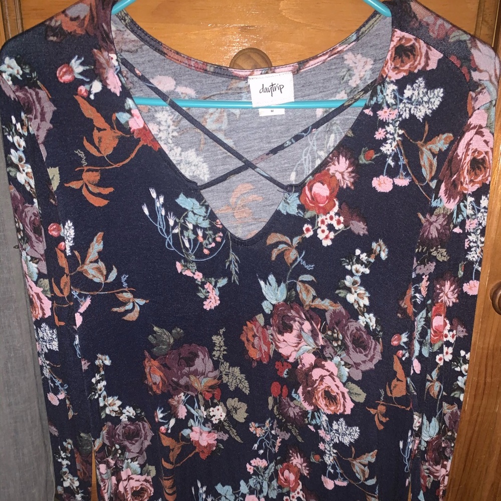 Long sleeve floral day trip top